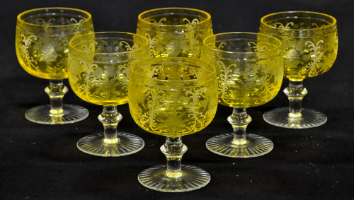 Set de 6 verres moyen age jaunes