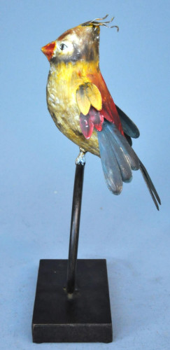 Oiseau en fer forgé design sur un anneau