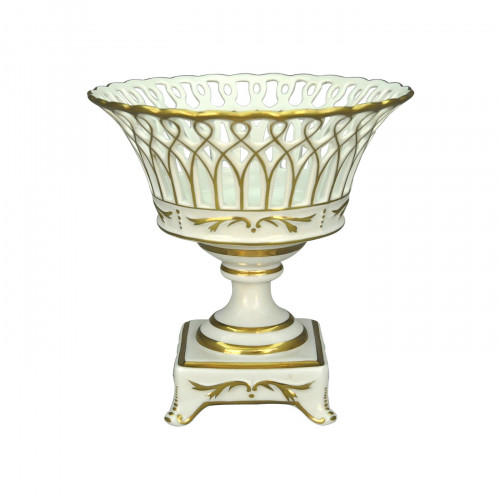 Coupe en porcelaine socle ajourée blanche et or