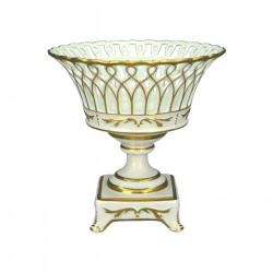 Coupe en porcelaine socle ajourée blanche et or