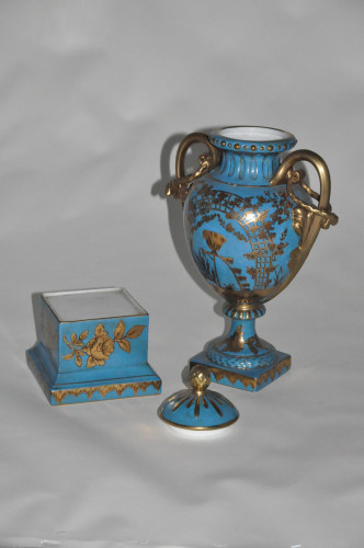 Paire de cassolettes bleues Style Louis XV