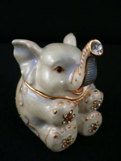 Boîte éléphant en époxy
