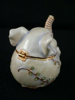 Boîte éléphant en époxy