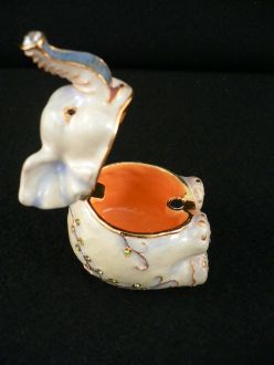 Boîte éléphant en époxy