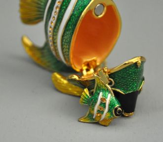 Boite Poisson exotique avec pendentif