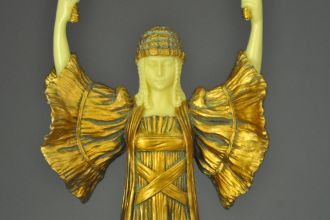 Statue de femme et torchères