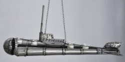Sous-marin en métal gris acier