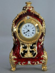 Pendule rouge style Louis XV