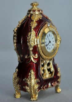 Pendule rouge style Louis XV