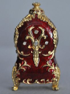 Pendule rouge style Louis XV