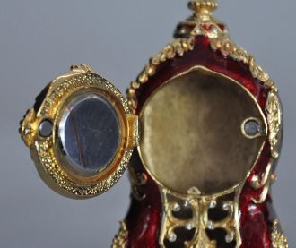 Pendule rouge style Louis XV