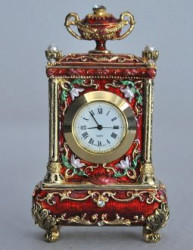 Pendule rouge style Louis XV