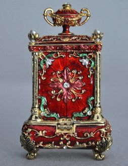Pendule rouge style Louis XV