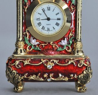 Pendule rouge style Louis XV
