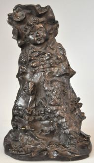 Jeune fille en bronze au chapeau
