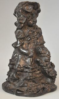 Jeune fille en bronze au chapeau