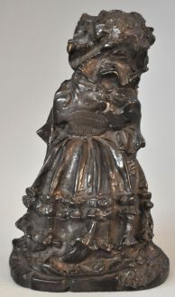 Jeune fille en bronze au chapeau