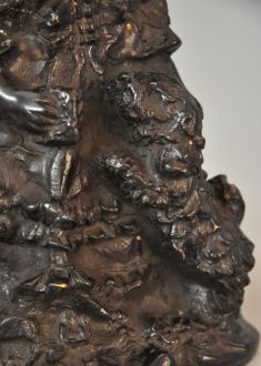 Jeune fille en bronze au chapeau