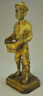 Marin en bronze avec son panier