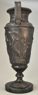 Urne en bronze et socle en marbre
