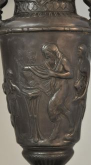 Urne en bronze et socle en marbre