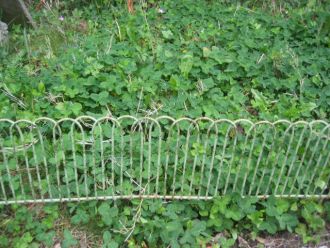 Bordure de gazon patiné vert rouillé