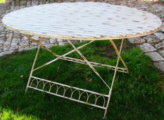 Table ovale pompadour