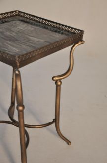 Gueridon argent plateau marbre carré à galerie