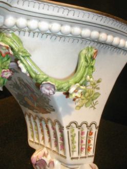 Console en porcelaine  estyle Louis XVI