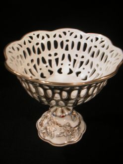 Coupe ajouree en porcelaine