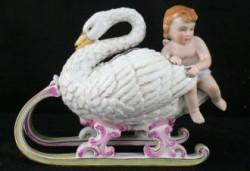 Cygne porcelaine avec angelot