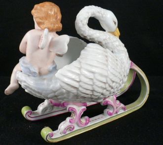 Cygne porcelaine avec angelot