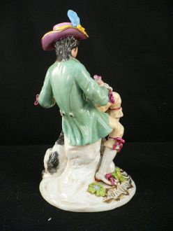 Gentilhomme en porcelaine et chien