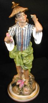 Paire de personnages en porcelaine
