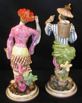 Paire de personnages en porcelaine