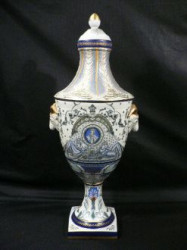 Grande urne bleue en porcelaine