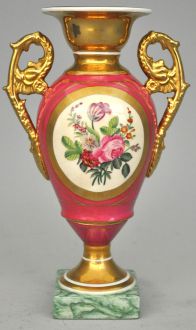 Vase médicis en porcelaine rose et dore