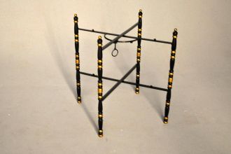 Pied pliant pour plateau