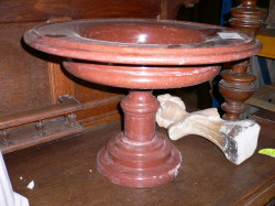 Belle Urne Plate en Marbre Rouge