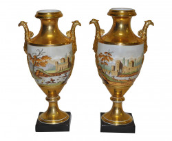 Paire d'urnes en porcelaine style antique